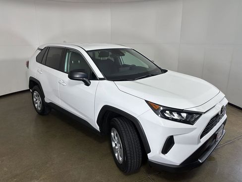 Used 2022 Toyota RAV4 LE image 8