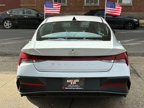 Used 2024 Hyundai Elantra SEL FWD image 6