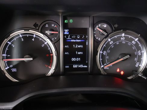 Used 2021 Toyota 4Runner Venture w/ Moonroof Package image 4