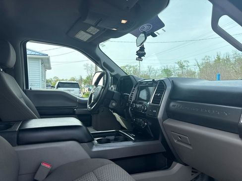 Used 2017 Ford F250 XLT w/ XLT Premium Package AWD/4WD image 24