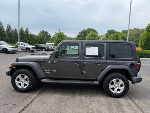 Used 2019 Jeep Wrangler Unlimited Sport S AWD/4WD image 2
