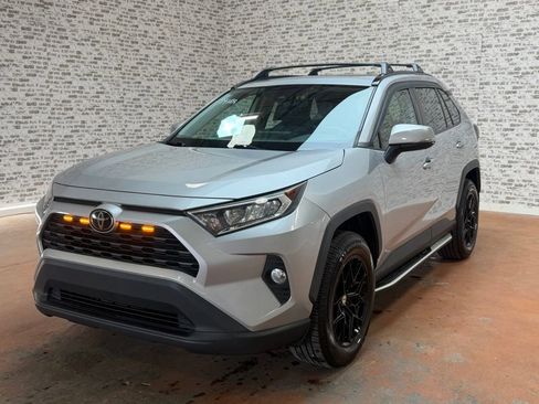 Used 2019 Toyota RAV4 XLE w/ Convenience Package AWD/4WD image 3