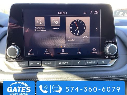 Used 2025 Nissan Rogue SV AWD/4WD image 3