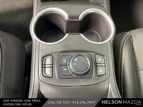 Used 2022 GMC Terrain SLT FWD image 29