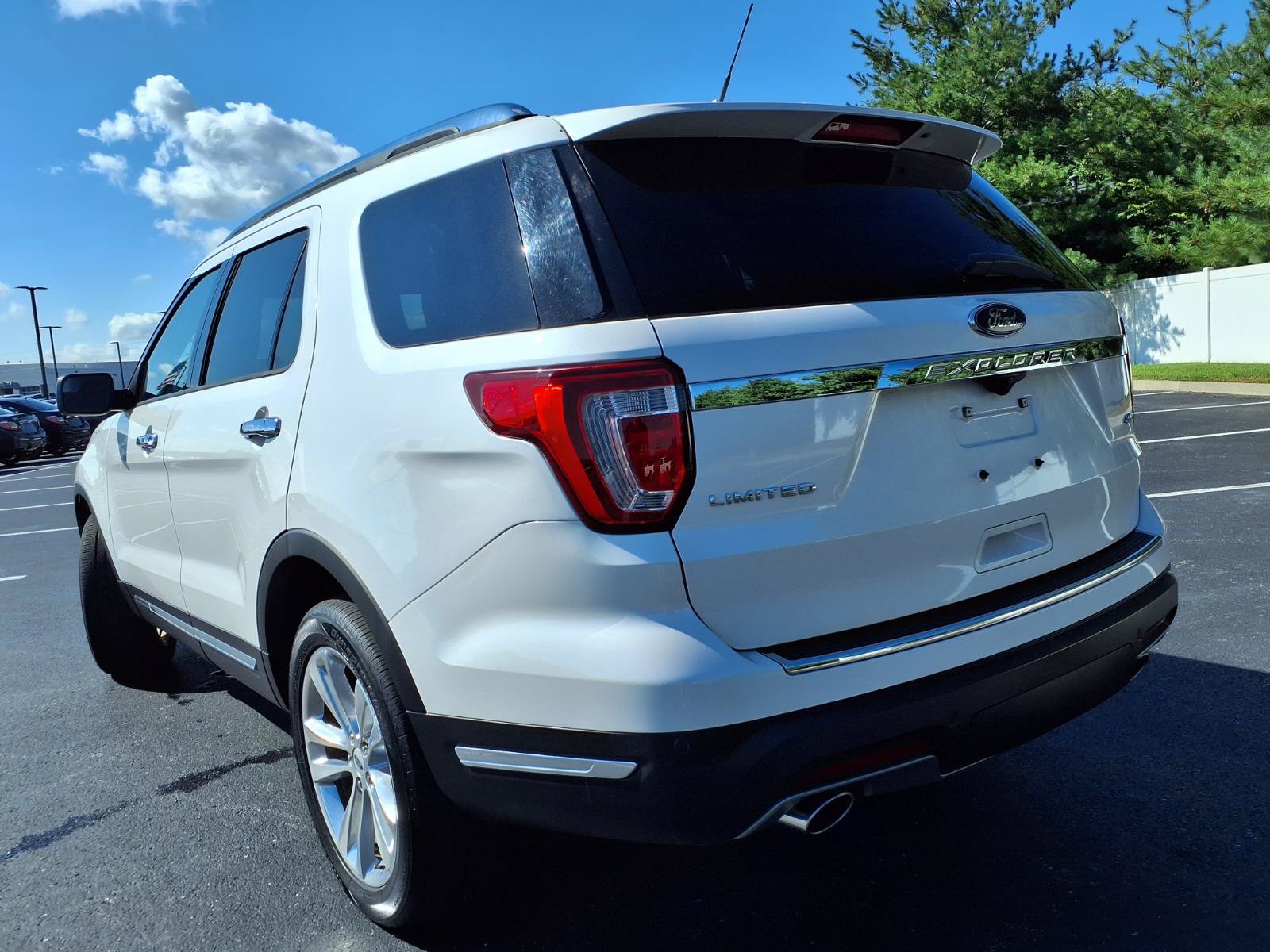 Used 2018 Ford Explorer Limited AWD/4WD image 33