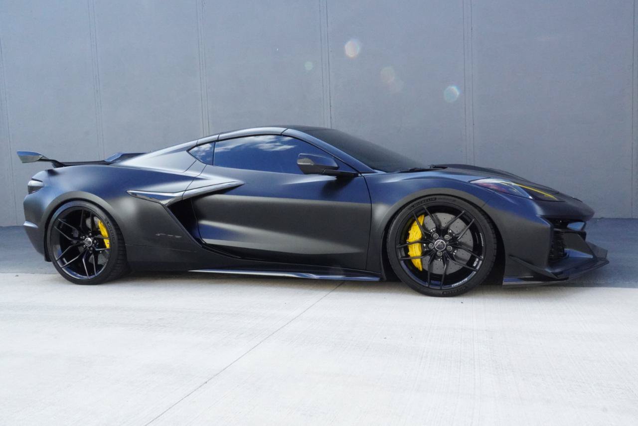 Used 2025 Chevrolet Corvette Z06 w/ Z07 Performance Package RWD image 11