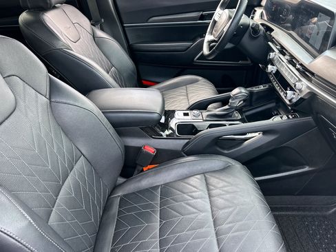 Used 2024 Kia Telluride EX X-Line AWD/4WD image 16