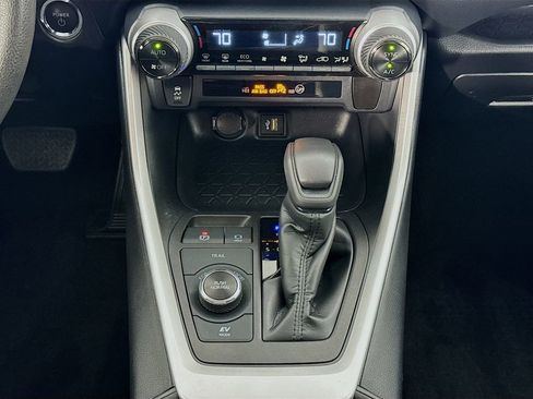 Used 2024 Toyota RAV4 AWD Hybrid image 41