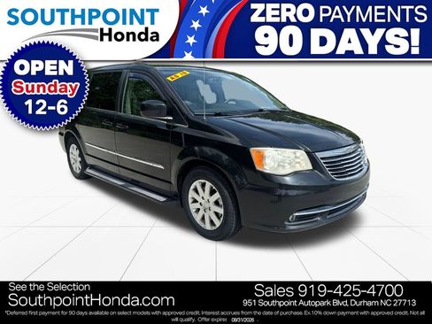 Used 2013 Chrysler Town & Country Touring FWD image 1