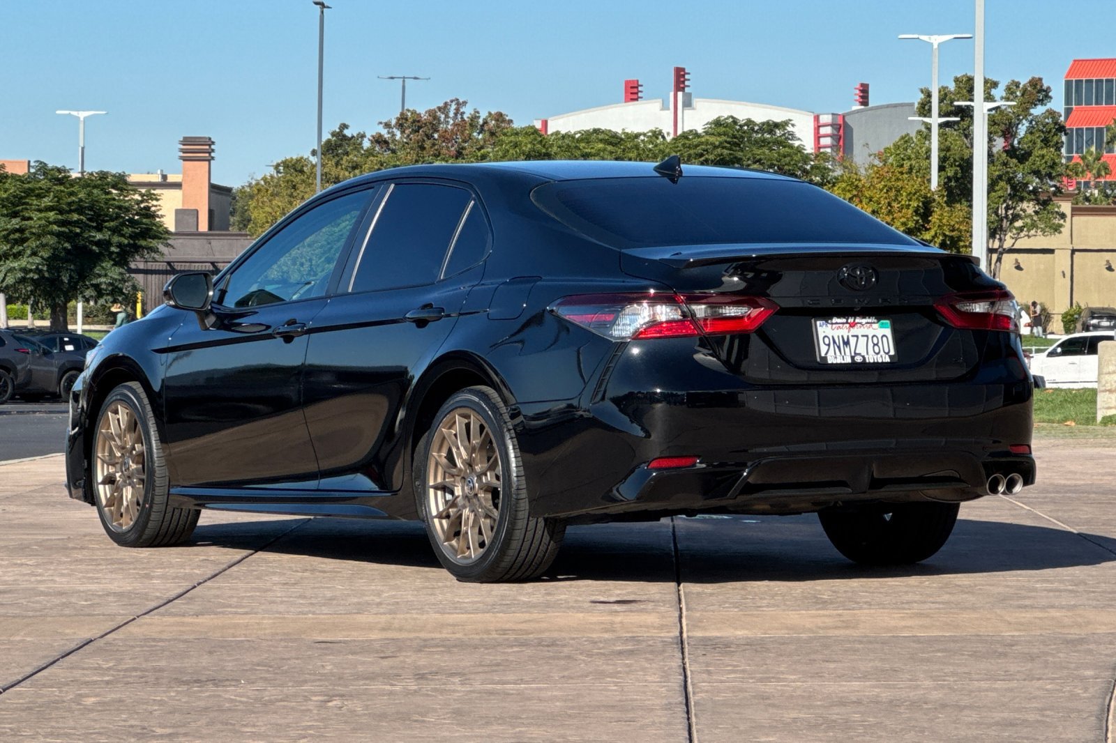 Used 2024 Toyota Camry SE FWD image 6