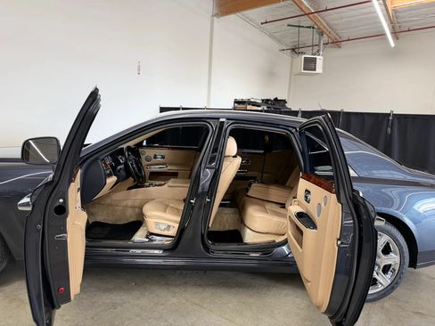 Used 2011 Rolls-Royce Ghost RWD image 13