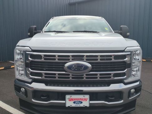 Used 2025 Ford F250 XLT image 3