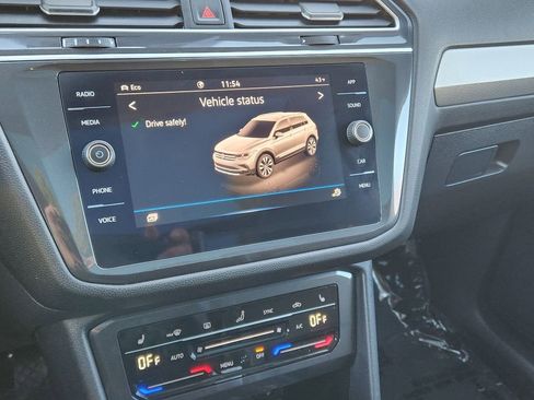 Used 2024 Volkswagen Tiguan SE image 22