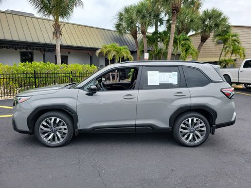 Used 2025 Subaru Forester Touring w/ Popular Package - Touring AWD/4WD image 8
