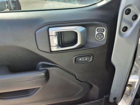 Used 2023 Jeep Wrangler Unlimited w/ Cold Weather Group image 19