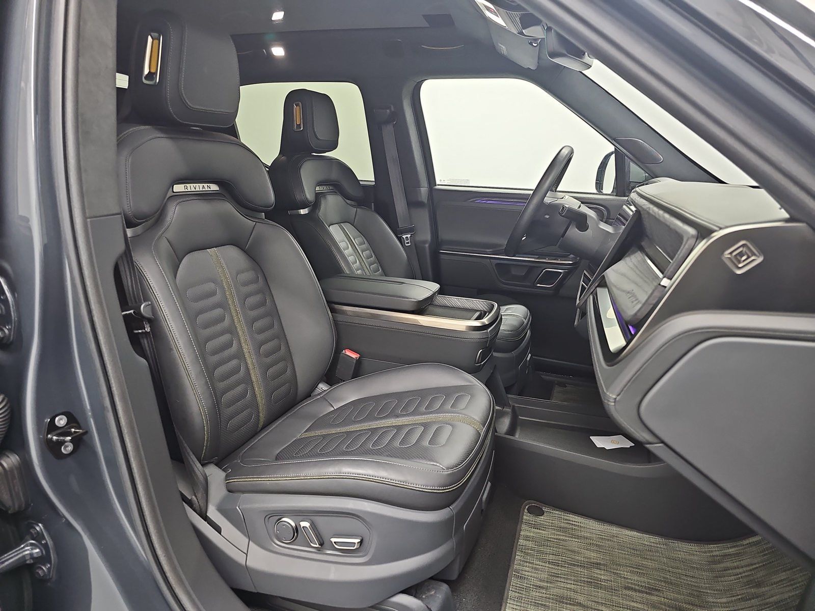Used 2022 Rivian R1T Launch Edition AWD/4WD image 23