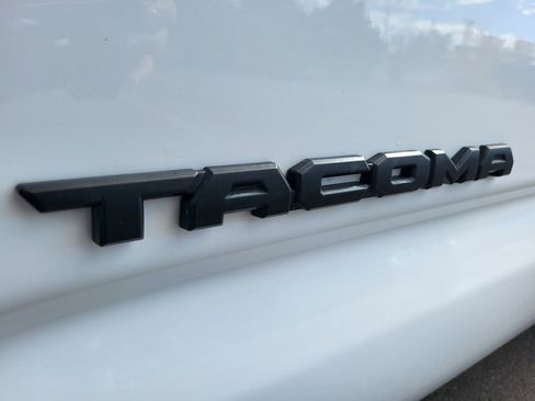 Used 2021 Toyota Tacoma TRD Off-Road image 12