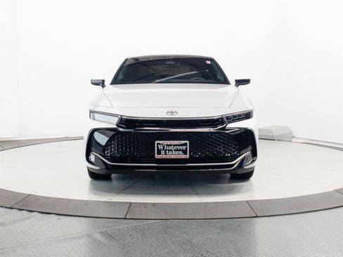 Certified 2025 Toyota Crown AWD/4WD image 2