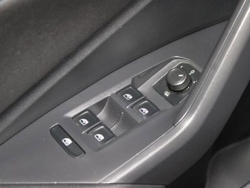 Used 2019 Volkswagen Jetta R-Line image 12