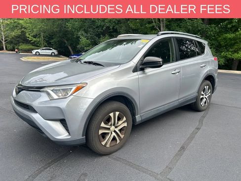 Used 2018 Toyota RAV4 LE FWD image 3
