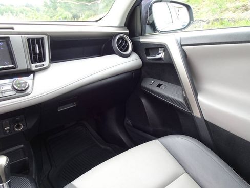 Used 2014 Toyota RAV4 Limited AWD/4WD image 22