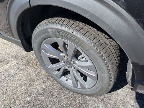 New 2026 Ford Explorer Active w/ Active Comfort Package image 8