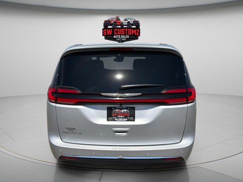 Used 2026 Chrysler Pacifica Select FWD image 6