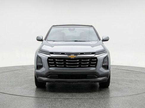 Used 2025 Chevrolet Equinox LT image 2