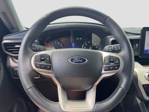 Used 2023 Ford Explorer XLT AWD/4WD image 14