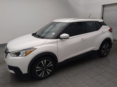 Used 2018 Nissan Kicks SV w/ Exterior Electronics Package FWD image 2