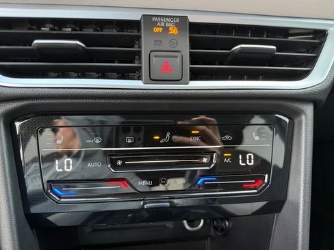 New 2025 Volkswagen Taos SE image 24