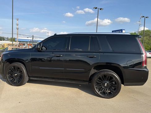 Used 2017 Cadillac Escalade Platinum AWD/4WD image 10