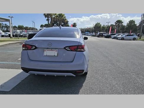 Used 2025 Nissan Versa SV w/ Trunk Package image 31