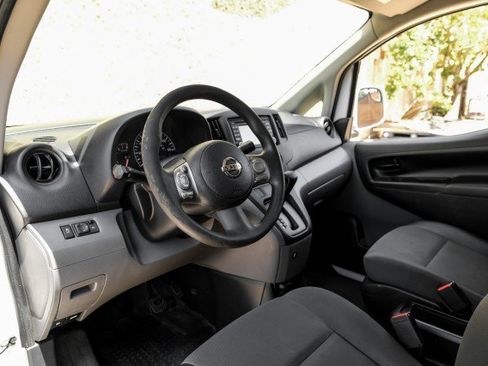 Used 2017 Nissan NV200 SV w/ Technology Package FWD image 2