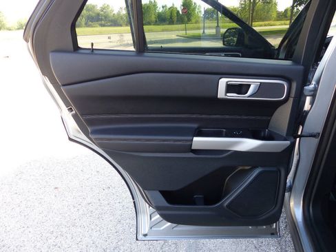 Used 2024 Ford Explorer XLT w/ Class IV Trailer Tow Package AWD/4WD image 36