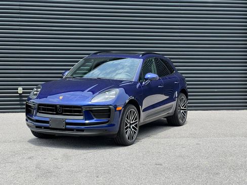 Certified 2022 Porsche Macan w/ Premium Package Plus image 1