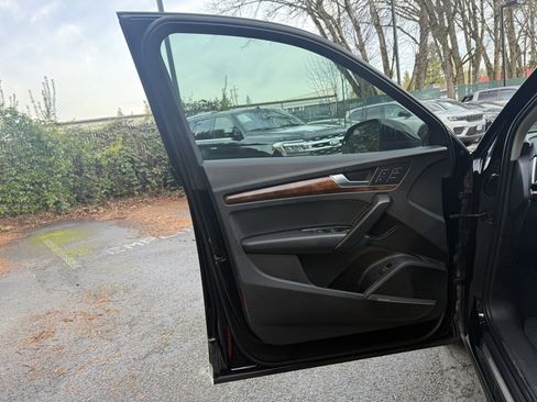 Used 2018 Audi Q5 2.0T Premium Plus w/ Premium Plus Package image 26