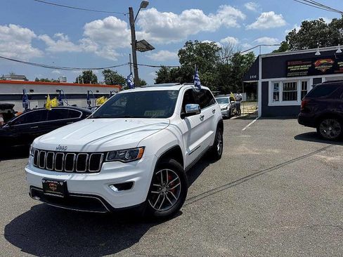 Used 2018 Jeep Grand Cherokee Limited image 3
