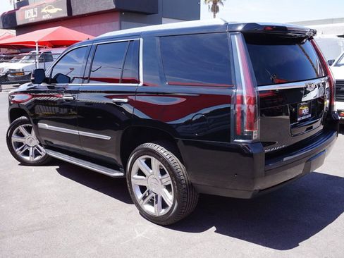 Used 2020 Cadillac Escalade Luxury RWD image 4