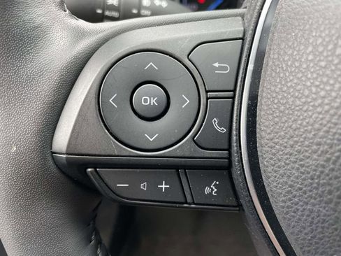 Used 2023 Toyota RAV4 XLE Premium image 30