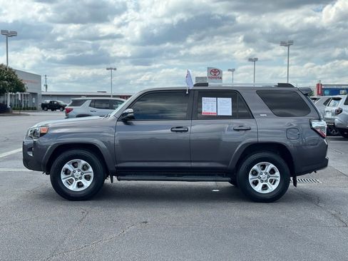 Used 2022 Toyota 4Runner SR5 Premium w/ Moonroof Package RWD image 7
