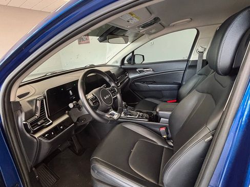 Used 2023 Kia Sportage EX image 2