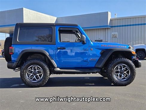 Used 2024 Jeep Wrangler Rubicon w/ Technology Group image 2