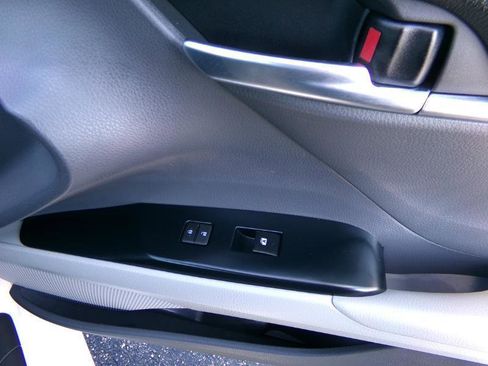 Used 2018 Toyota Camry LE image 29