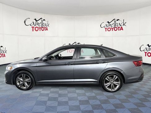 Used 2024 Volkswagen Jetta SE image 4