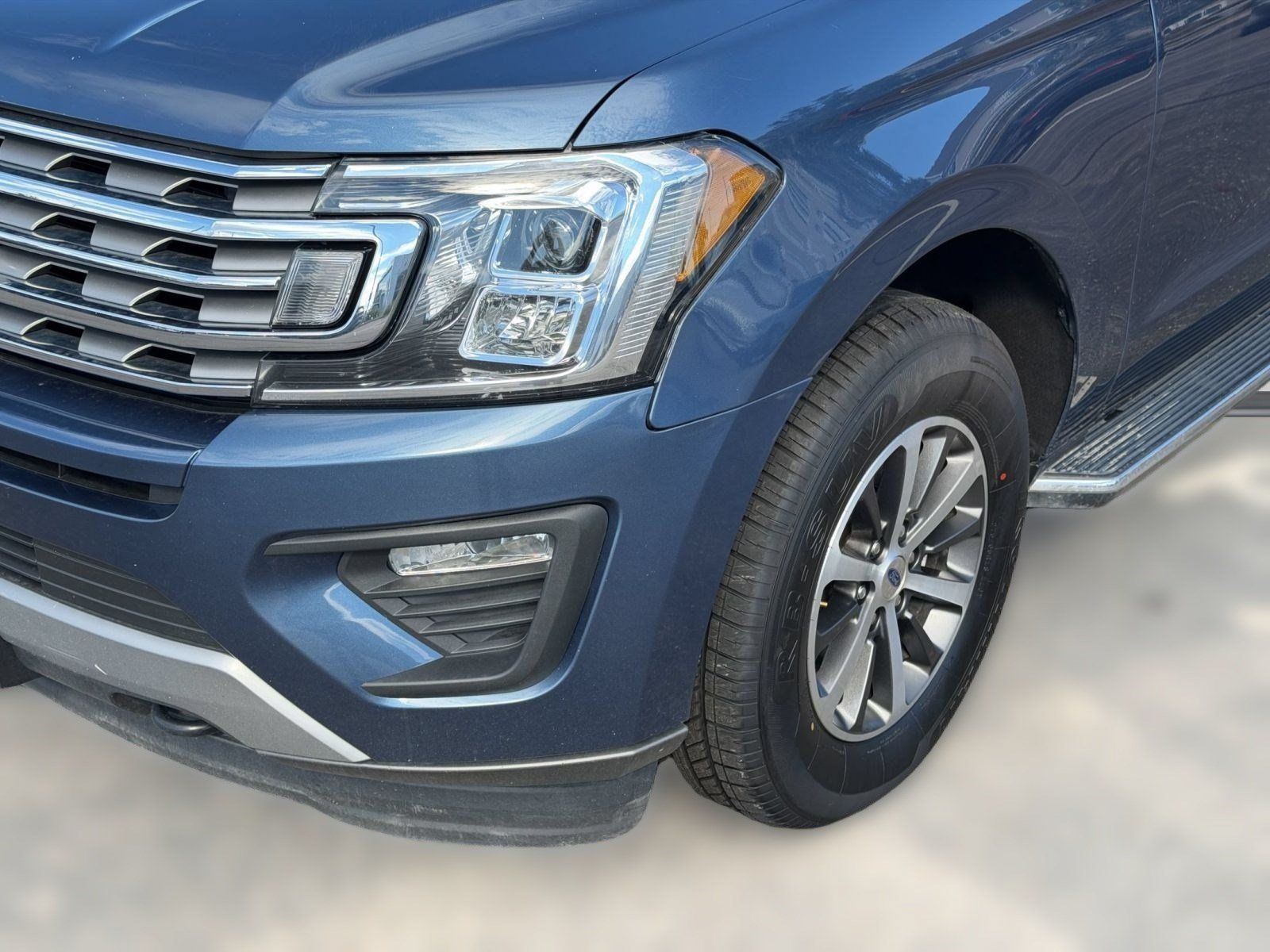 Used 2020 Ford Expedition XLT w/ Equipment Group 202A AWD/4WD image 12