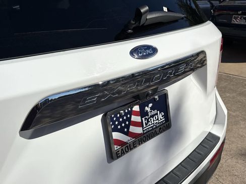 Used 2022 Ford Explorer XLT w/ Equipment Group 202A image 20