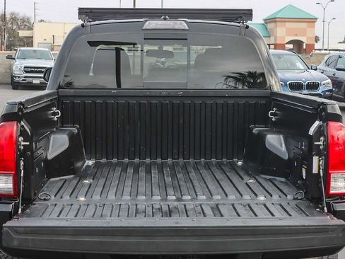 Used 2017 Toyota Tacoma TRD Sport image 25