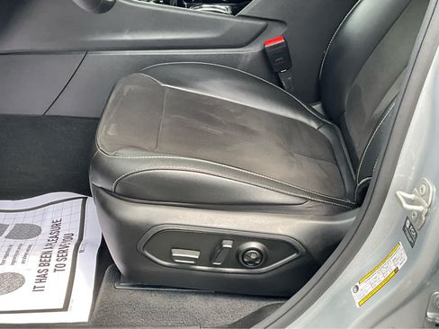 Used 2023 Jeep Grand Cherokee L Laredo RWD image 13