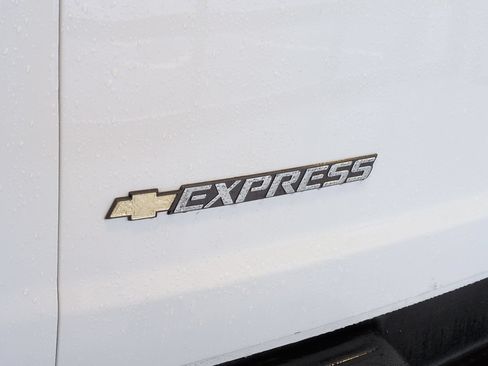 Used 2024 Chevrolet Express 2500 w/ Driver Convenience Package RWD image 28